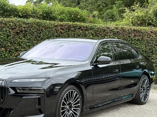 BMW i7 eDrive50 | 21" | M-Sport Pro | TV achter | Exe Loung | 4x Stoelverw. - ventilatie - massage | Iconic glow | Act. Steering