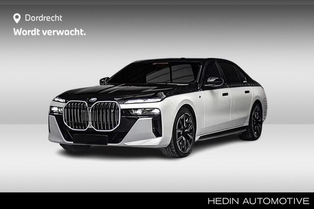 BMW i7 eDrive50 M-Sport | Two Tone Black Wrap | Iconic Glow kristalkoplampen+Grille | Individual interior | Connoisseur Pack | Panorama | Verwacht November!