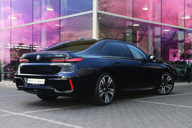 BMW i7 xDrive60 High Executive M Sport Automaat / Panoramadak Sky Lounge / Trekhaak / Massagefunctie / Driving Assistant Pro. / Parking Assistant Pro. / Executive Drive Pro / Integral Active Steering / Connoisseur Pack