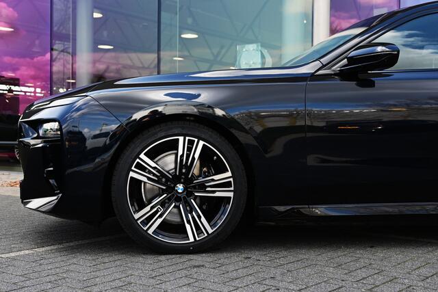 BMW i7 xDrive60 High Executive M Sport Automaat / Panoramadak Sky Lounge / Trekhaak / Massagefunctie / Driving Assistant Pro. / Parking Assistant Pro. / Executive Drive Pro / Integral Active Steering / Connoisseur Pack