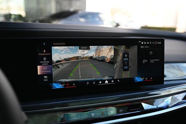 BMW i7 xDrive60 High Executive M Sport Automaat / Panoramadak Sky Lounge / Trekhaak / Massagefunctie / Driving Assistant Pro. / Parking Assistant Pro. / Executive Drive Pro / Integral Active Steering / Connoisseur Pack