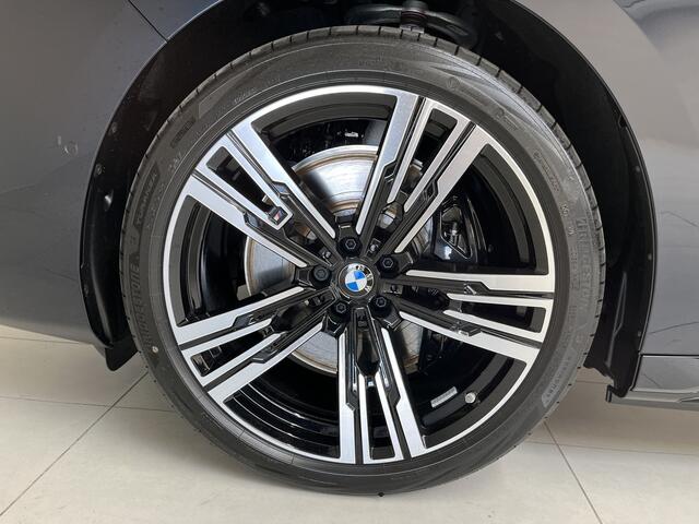 BMW i7 eDrive50 106 kWh | 2026 | M-Sport Pro | Sky Lounge | BMW Individual Interieur | Connoisseur Pack Verwacht juli