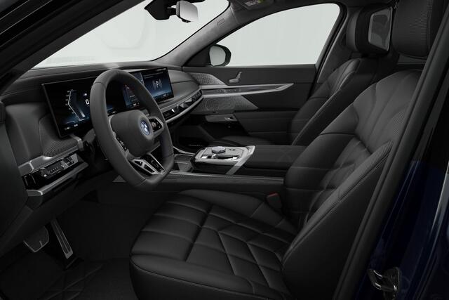 BMW i7 M70 xDrive 106 kWh M Sport Pro / Individual Two-Tone lak / Rear-Seat Entertainment / Executive Lounge