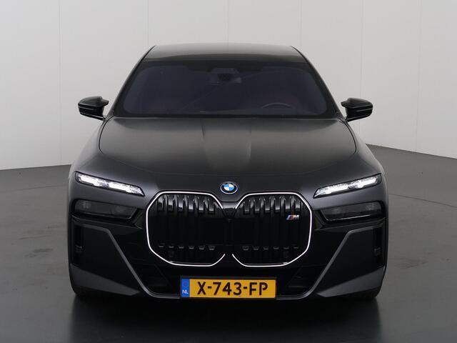 BMW i7 M70 xDrive 106 kWh | SOH 97% | M-Pakket | Iconic Glow | Sky Lounge | Travel En Comfort Systeem | Bowers & Wilkins | Innovatie Pakket | Executive Pakket | Executive Lounge | Connoisseur Pakket | Airco akoestisch pakket |