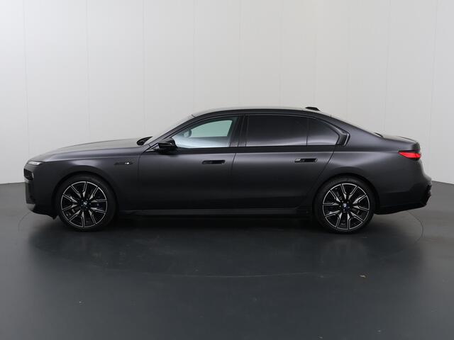 BMW i7 M70 xDrive 106 kWh | SOH 97% | M-Pakket | Iconic Glow | Sky Lounge | Travel En Comfort Systeem | Bowers & Wilkins | Innovatie Pakket | Executive Pakket | Executive Lounge | Connoisseur Pakket | Airco akoestisch pakket |