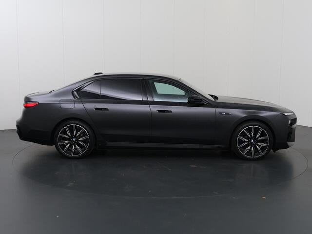 BMW i7 M70 xDrive 106 kWh | SOH 97% | M-Pakket | Iconic Glow | Sky Lounge | Travel En Comfort Systeem | Bowers & Wilkins | Innovatie Pakket | Executive Pakket | Executive Lounge | Connoisseur Pakket | Airco akoestisch pakket |