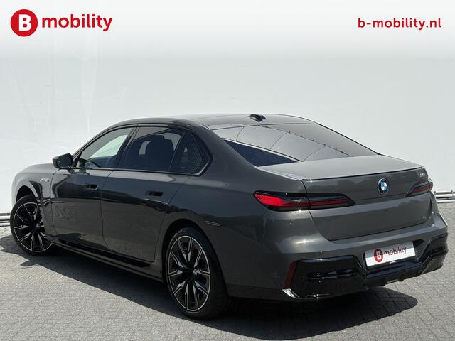 BMW i7 M70 xDrive 106 kWh 'Dravitgrau' Automatische Portieren Nw. pr. ¤225.242,- NL Auto! | Sky Lounge Panoramadak | Entertainment achter | Innovatiepack