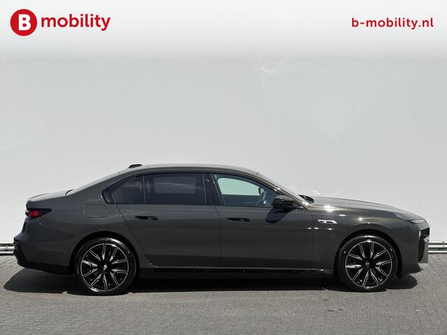 BMW i7 M70 xDrive 106 kWh 'Dravitgrau' Automatische Portieren Nw. pr. ¤225.242,- NL Auto! | Sky Lounge Panoramadak | Entertainment achter | Innovatiepack