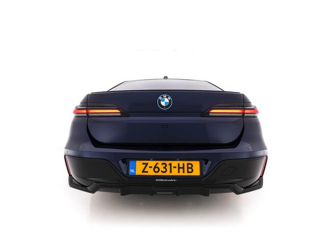 BMW i7 xDrive60 106 kWh M-Sportpack [3-Fase-11kW] {SoH-98%} (INCL.BTW) *PANO | HEAD-UP | LUXURY-LEATHER | FULL-LED | BLIND-SPOT | BOWERS&WILKINS | MEMORY-PACK | TOP-VIEW | VENTILATED/HEATED-COMFORTSEATS | SOFT-CLOSE | WIDE-SREEN-DIGICOCKPIT | KEYLESS