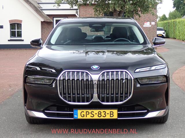 BMW i7 eDrive 106 kWh !! EX BTW 56.100 !! SOH 94% / HEAD-UP / SOFT-CLOSE / ACTIVE-STEERING / 360*