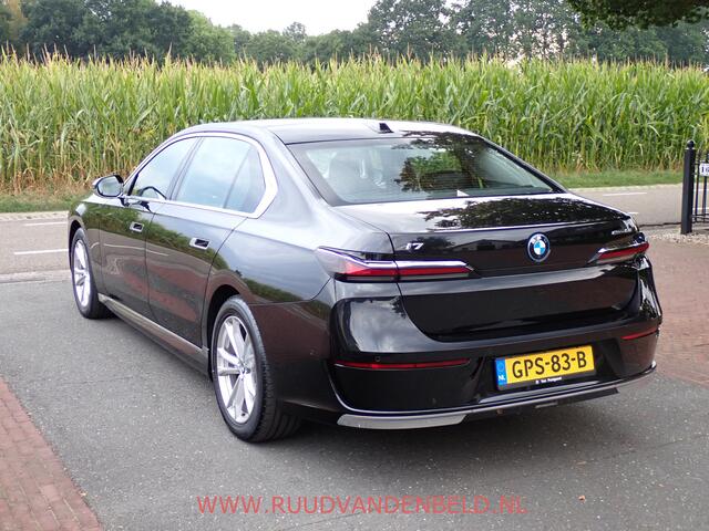 BMW i7 eDrive 106 kWh !! EX BTW 56.100 !! SOH 94% / HEAD-UP / SOFT-CLOSE / ACTIVE-STEERING / 360*