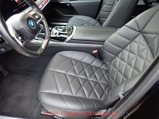 BMW i7 eDrive 106 kWh !! EX BTW 56.100 !! SOH 94% / HEAD-UP / SOFT-CLOSE / ACTIVE-STEERING / 360*