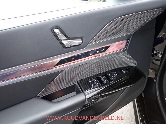 BMW i7 eDrive 106 kWh !! EX BTW 56.100 !! SOH 94% / HEAD-UP / SOFT-CLOSE / ACTIVE-STEERING / 360*