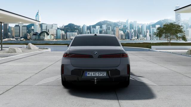 BMW i7 xDrive50 M Sport / Panoramadak Sky Lounge / Trekhaak / Bowers & Wilkins / 3D Head-Up / Executive Lounge Seating / Parking Assistant Professional