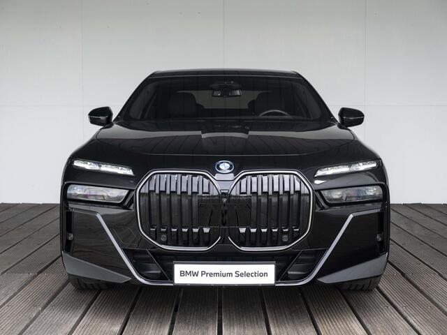 BMW i7 xDrive60 SoH 100% | M Sportpakket Pro | Connoisseur Pack | Climate Acoustics Pack | Active Steering | 21 inch | Iconic Glow kristalkoplampen | Stoelventilatie | Driving Assistant Professional | Glazen panoramadak Sky Lounge
