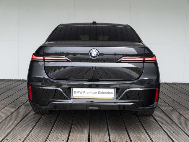 BMW i7 xDrive60 SoH 100% | M Sportpakket Pro | Connoisseur Pack | Climate Acoustics Pack | Active Steering | 21 inch | Iconic Glow kristalkoplampen | Stoelventilatie | Driving Assistant Professional | Glazen panoramadak Sky Lounge