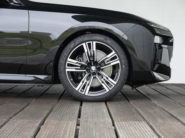 BMW i7 xDrive60 SoH 100% | M Sportpakket Pro | Connoisseur Pack | Climate Acoustics Pack | Active Steering | 21 inch | Iconic Glow kristalkoplampen | Stoelventilatie | Driving Assistant Professional | Glazen panoramadak Sky Lounge