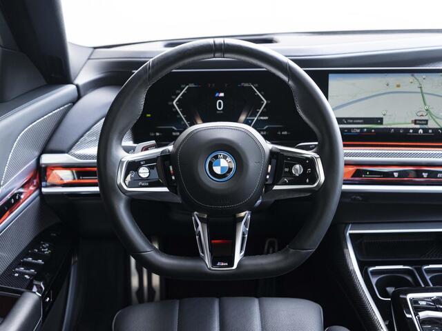 BMW i7 xDrive60 SoH 100% | M Sportpakket Pro | Connoisseur Pack | Climate Acoustics Pack | Active Steering | 21 inch | Iconic Glow kristalkoplampen | Stoelventilatie | Driving Assistant Professional | Glazen panoramadak Sky Lounge