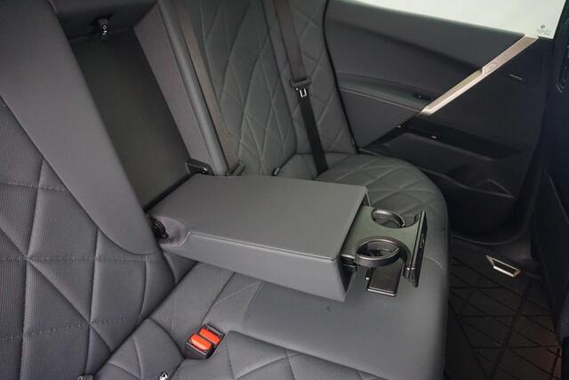 BMW iX xDrive40 Sportpakket 22'' / Panoramadak / Harman Kardon / Trekhaak
