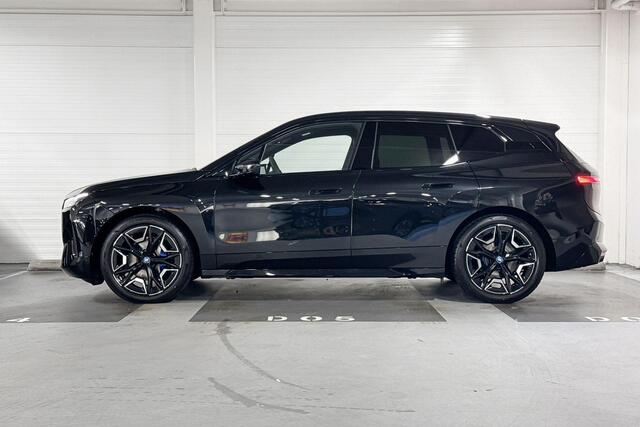 BMW iX xDrive50 | Sport Pakket | High Executive | Driving Assistant Professional | Soft-Close Portieren | Harman/Kardon | Sky Lounge | Trekhaak