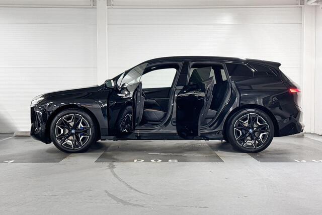 BMW iX xDrive50 | Sport Pakket | High Executive | Driving Assistant Professional | Soft-Close Portieren | Harman/Kardon | Sky Lounge | Trekhaak