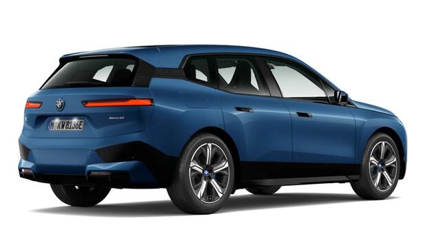 BMW iX xDrive50 - Pano - Sportpakket - Parking Ass Plus - Driving Ass - Stoelverwarming