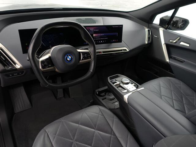 BMW iX xDrive40 M Sport Plus 77 kWh- Stoelmassage, Harman Kardon, 360 Camera, Head Up, Memory Seats, Sfeerverlichting