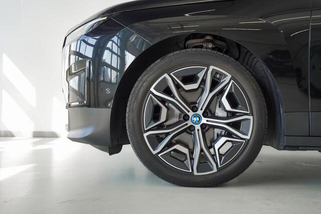 BMW iX xDrive40 High Executive Shadow Line