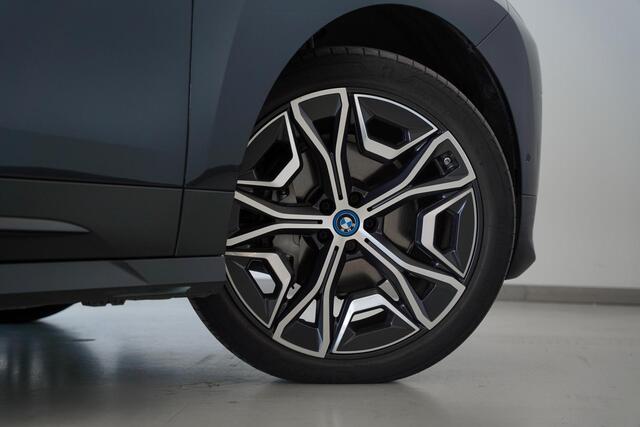 BMW iX xDrive40 High Executive Shadow Line