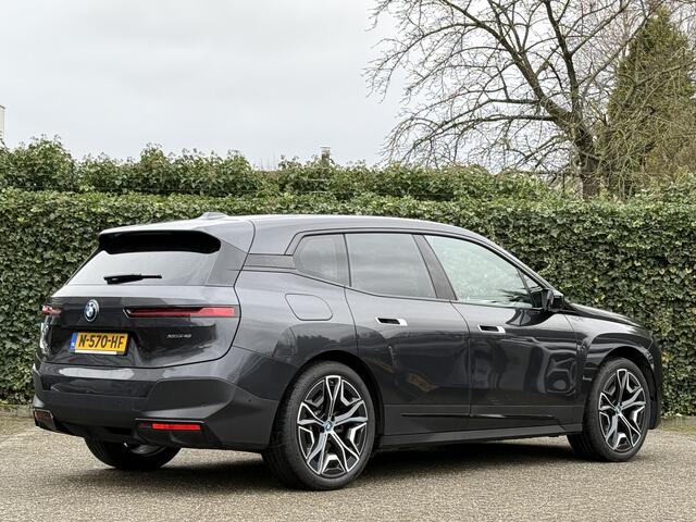 BMW iX xDrive40 High Exe | 22" | Co-Pilot | Harman/Kardon | Stoelverw. + Ventilatie | Soft-Close | Trekhaak | Comfort Acces
