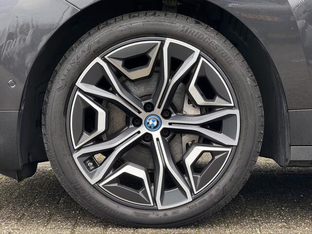 BMW iX xDrive40 High Exe | 22" | Co-Pilot | Harman/Kardon | Stoelverw. + Ventilatie | Soft-Close | Trekhaak | Comfort Acces
