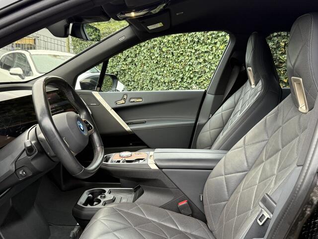 BMW iX xDrive40 High Exe | 22" | Co-Pilot | Harman/Kardon | Stoelverw. + Ventilatie | Soft-Close | Trekhaak | Comfort Acces