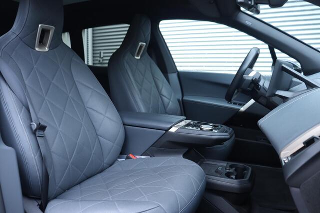 BMW iX xDrive40 | High Executive | Sportpakket | Business Edition Plus | Driving Assistant Prof. | Parking Assistant Prof. | Trekhaak | Harman Kardon | Comfort Access | Warmte Comfort Pakket | Sky Lounge | 22''LMV