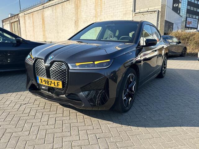 BMW iX xDrive40 | Sportpakket | 22" | CoPilot | Laser | Harman Kardon | Trekhaak |