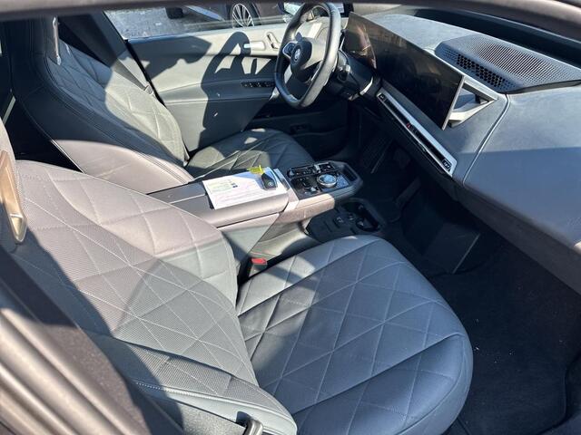 BMW iX xDrive40 | Sportpakket | 22" | CoPilot | Laser | Harman Kardon | Trekhaak |