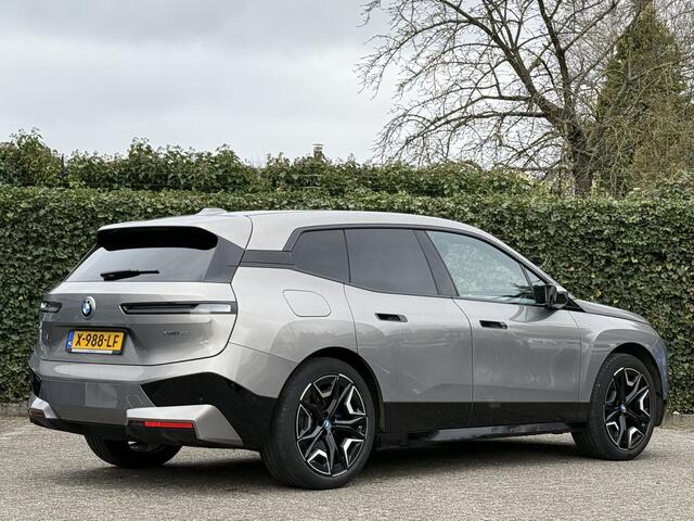 BMW iX xDrive40 | Sportpakket | High Exe | 22'' | CoPilot | Soft-Close | Harman/Kardon