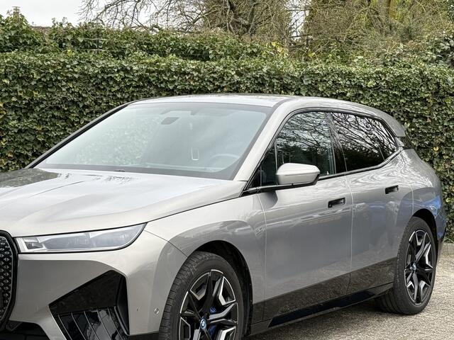 BMW iX xDrive40 | Sportpakket | High Exe | 22'' | CoPilot | Soft-Close | Harman/Kardon