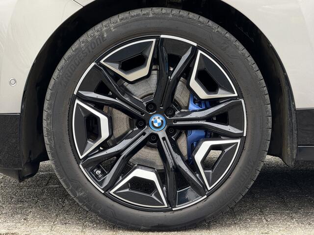 BMW iX xDrive40 | Sportpakket | High Exe | 22'' | CoPilot | Soft-Close | Harman/Kardon