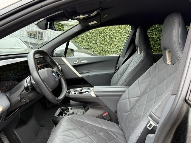 BMW iX xDrive40 | Sportpakket | High Exe | 22'' | CoPilot | Soft-Close | Harman/Kardon