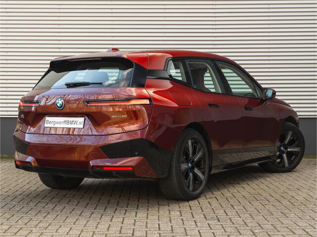 BMW iX xDrive50 - Luchtvering - Integral Active Steering - Driving Ass Prof - Harman Kardon