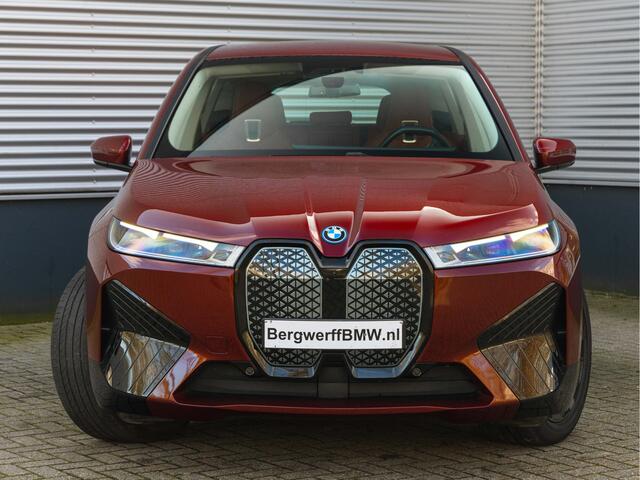 BMW iX xDrive50 - Luchtvering - Integral Active Steering - Driving Ass Prof - Harman Kardon