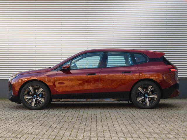 BMW iX xDrive50 - Luchtvering - Integral Active Steering - Driving Ass Prof - Harman Kardon