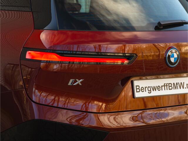 BMW iX xDrive50 - Luchtvering - Integral Active Steering - Driving Ass Prof - Harman Kardon