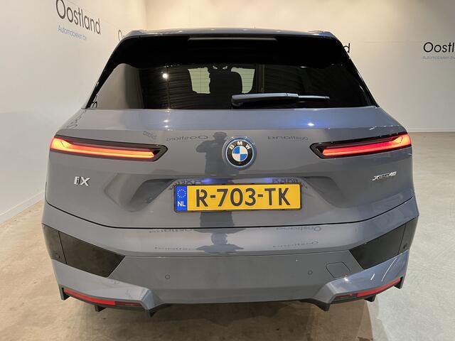 BMW iX xDrive40 High Executive 77 kWh / Luchtvering / Pano / Harman Kardon / Trekhaak / Sportpakket / 27.750 KM !!