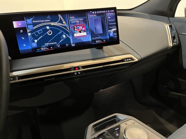 BMW iX xDrive40 High Executive 77 kWh / Luchtvering / Pano / Harman Kardon / Trekhaak / Sportpakket / 27.750 KM !!