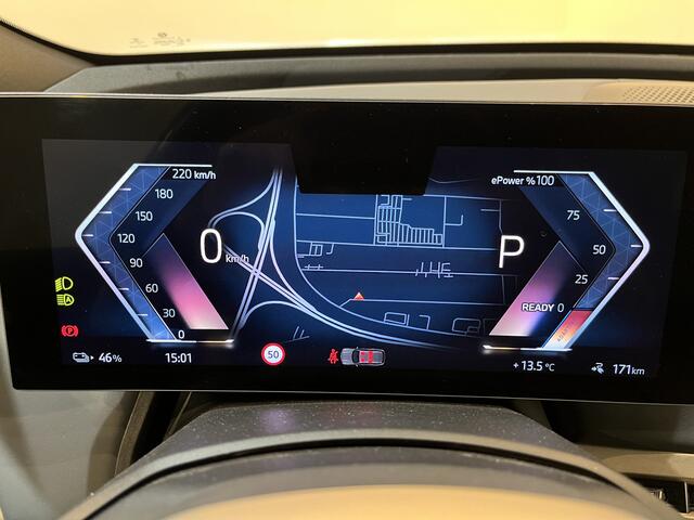 BMW iX xDrive40 High Executive 77 kWh / Luchtvering / Pano / Harman Kardon / Trekhaak / Sportpakket / 27.750 KM !!