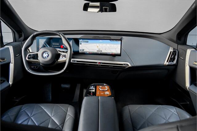 BMW iX xDrive40 High Executive SkyLounge Laser Driving Ass Prof Trekhaak M-Sport