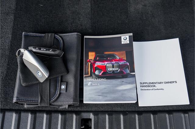 BMW iX xDrive40 High Executive SkyLounge Laser Driving Ass Prof Trekhaak M-Sport
