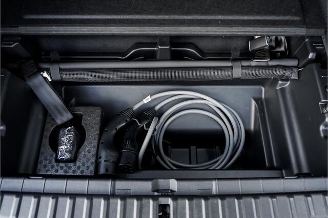 BMW iX xDrive40 High Executive SkyLounge Laser Driving Ass Prof Trekhaak M-Sport