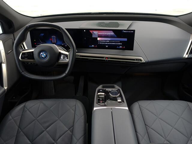 BMW iX xDrive40 Business Edition Plus 77 kWh M Gold Edition- Stoelmassage, Harman Kardon, 3D Camera, Stoelventilatie, Head Up, CoPilot Pack